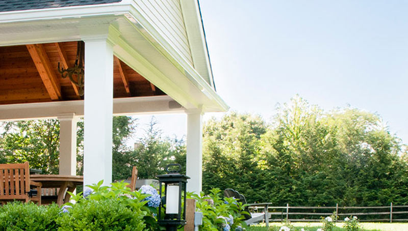 Traditional Hamptons Style Gambrel Roof Architecture